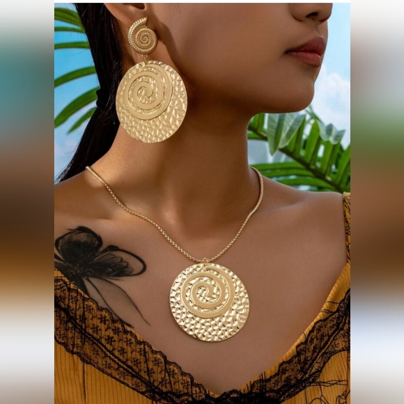 NEW conch pendant necklace set earrings 3"L gold necklace 12" with extension - Picture 1 of 4